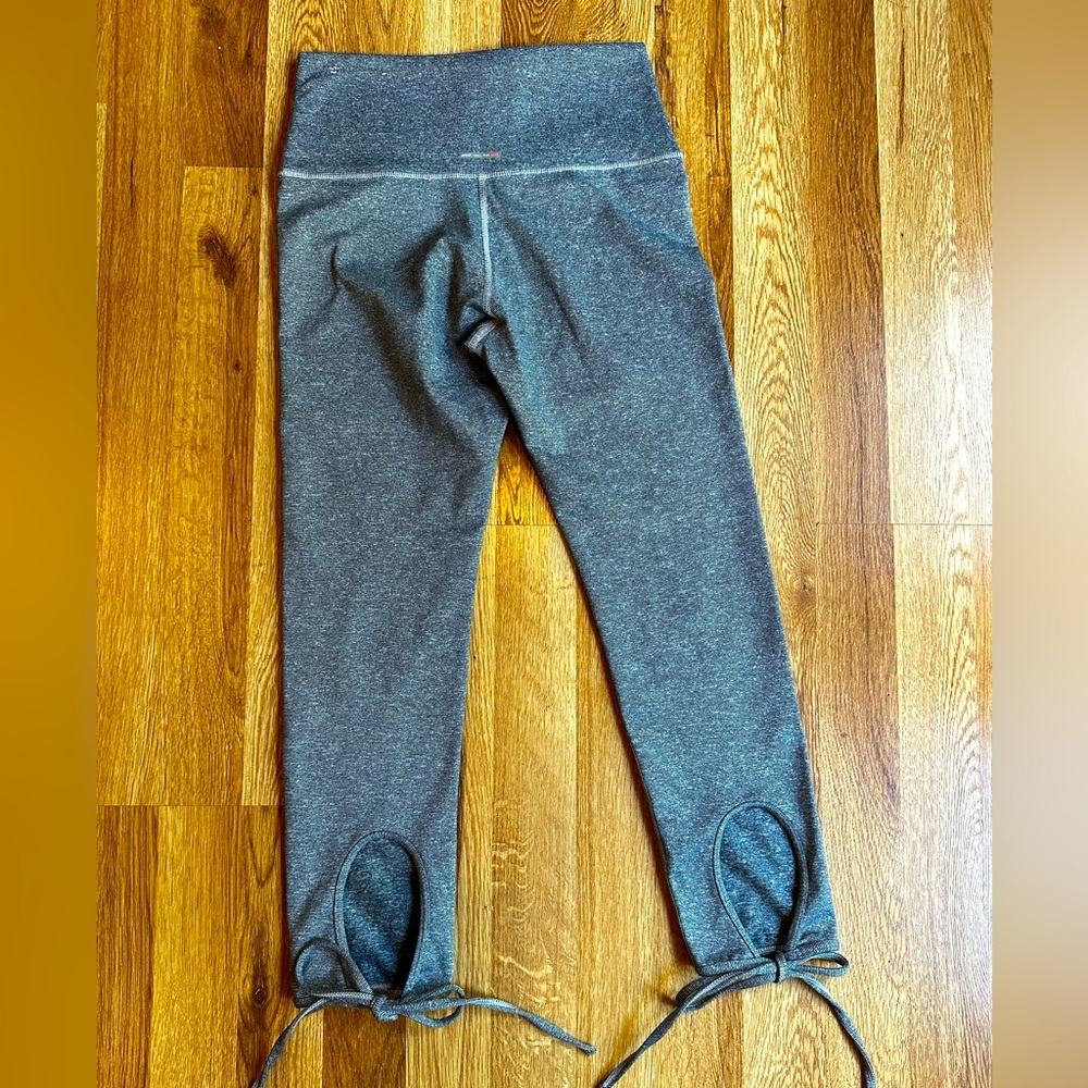 Aerie Heathered Gray Athletic Active wear Capri Legging small Chill Play Move - Picture 2 of 3